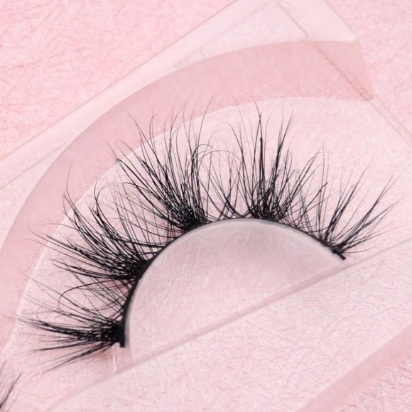 Maria Mink Lashes - Picture 3 of 4